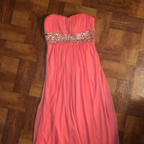 City Triangles Dresses & Skirts - Strapless prom dress